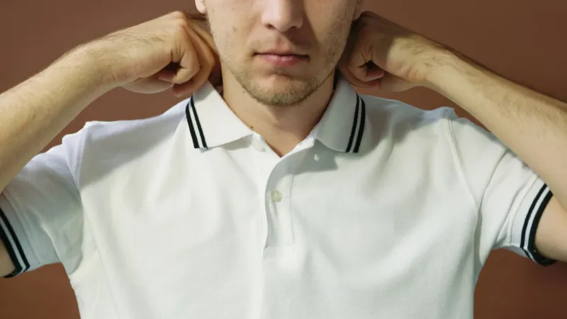 Oxford, la camicia che non invecchia mai: tessuto, costruzione e modo di portarla